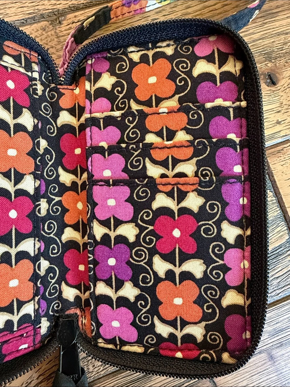 Vera Bradley Black Multi Floral Quilted Wristlet Card Case - Picture 5 of 6